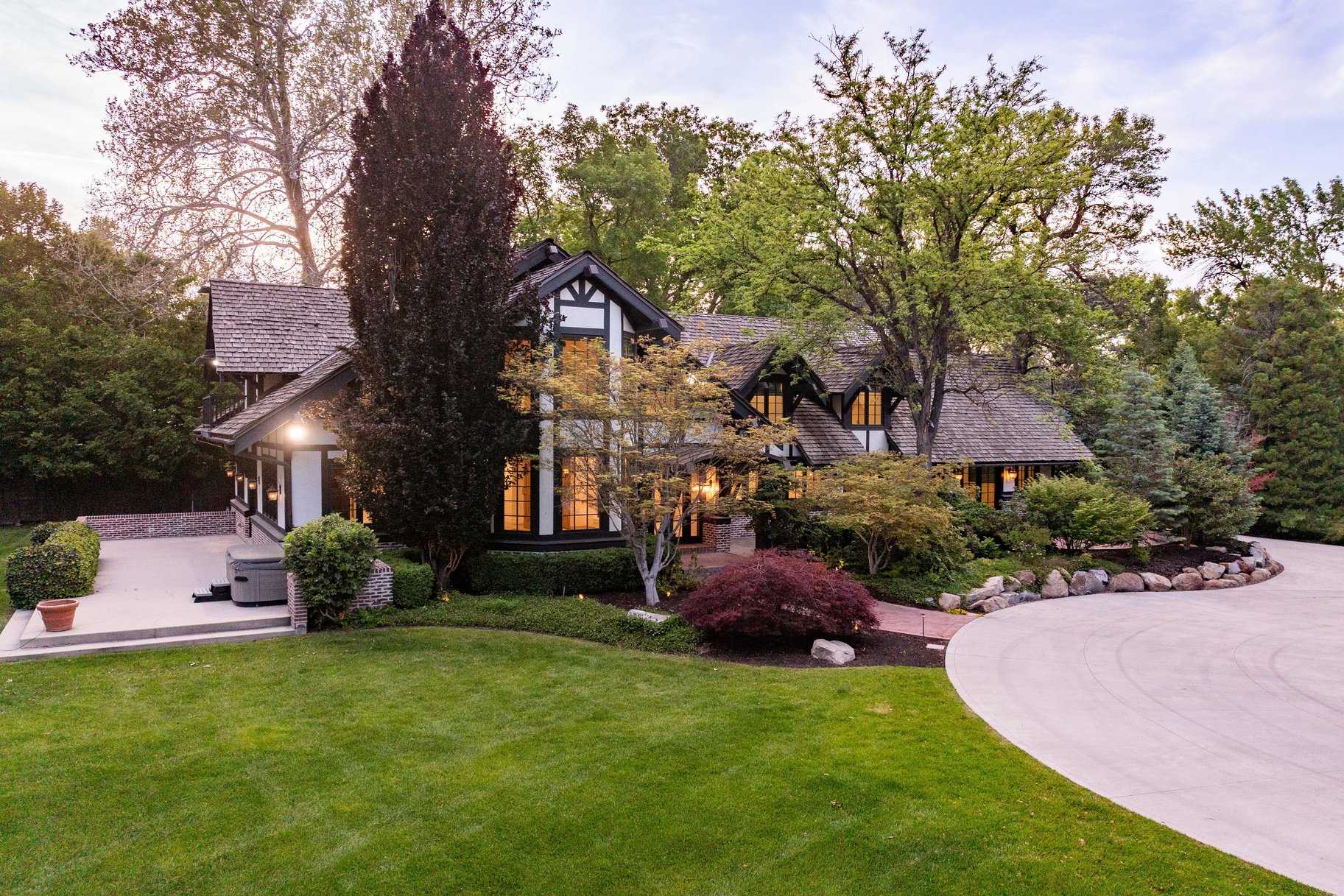  Stunning Tudor Estate in Premier Walker Lane Neighborhood - 物件實景