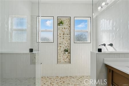 Los Angeles, California, 90018, United States, 5 Bedrooms Bedrooms, ,5 BathroomsBathrooms,Residential,For Sale,1842943