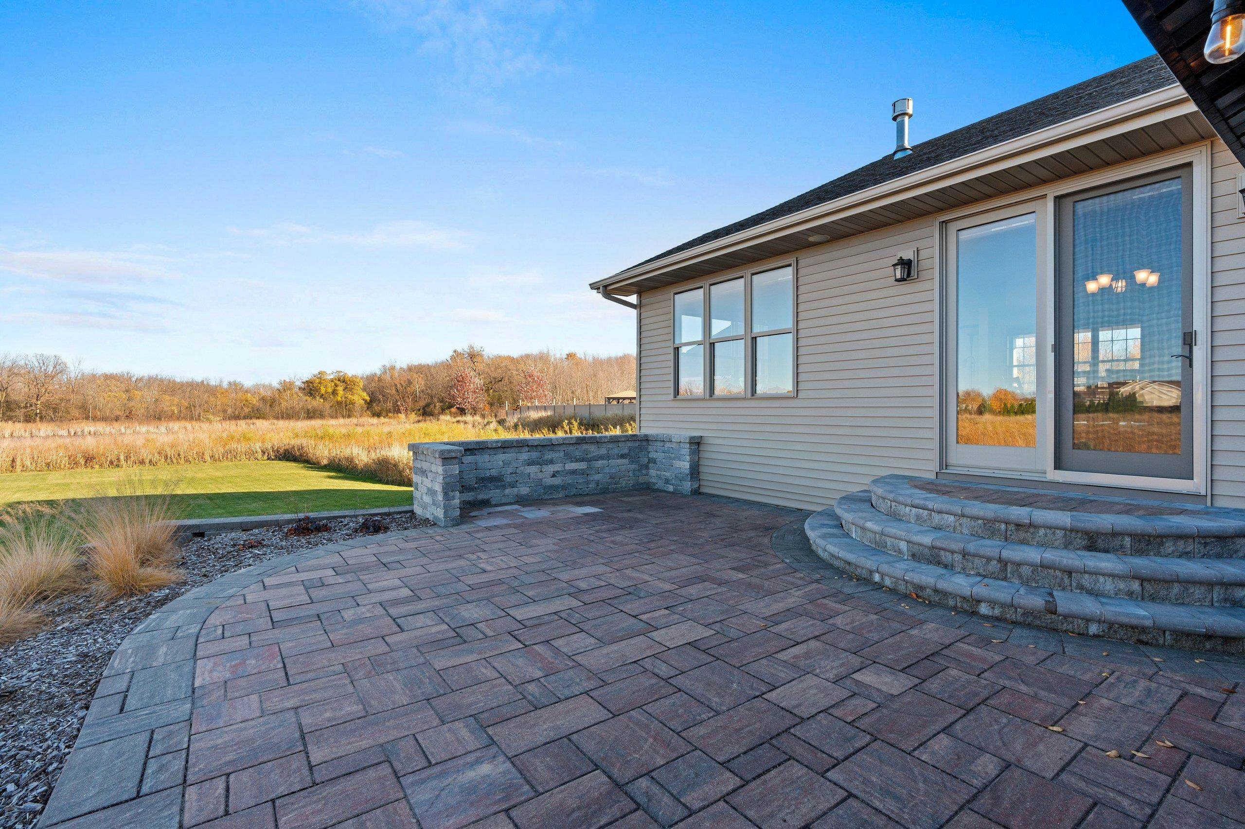 NEENAH, Wisconsin, 54956, United States, 3 Bedrooms Bedrooms, ,3 BathroomsBathrooms,Residential,For Sale,1986561