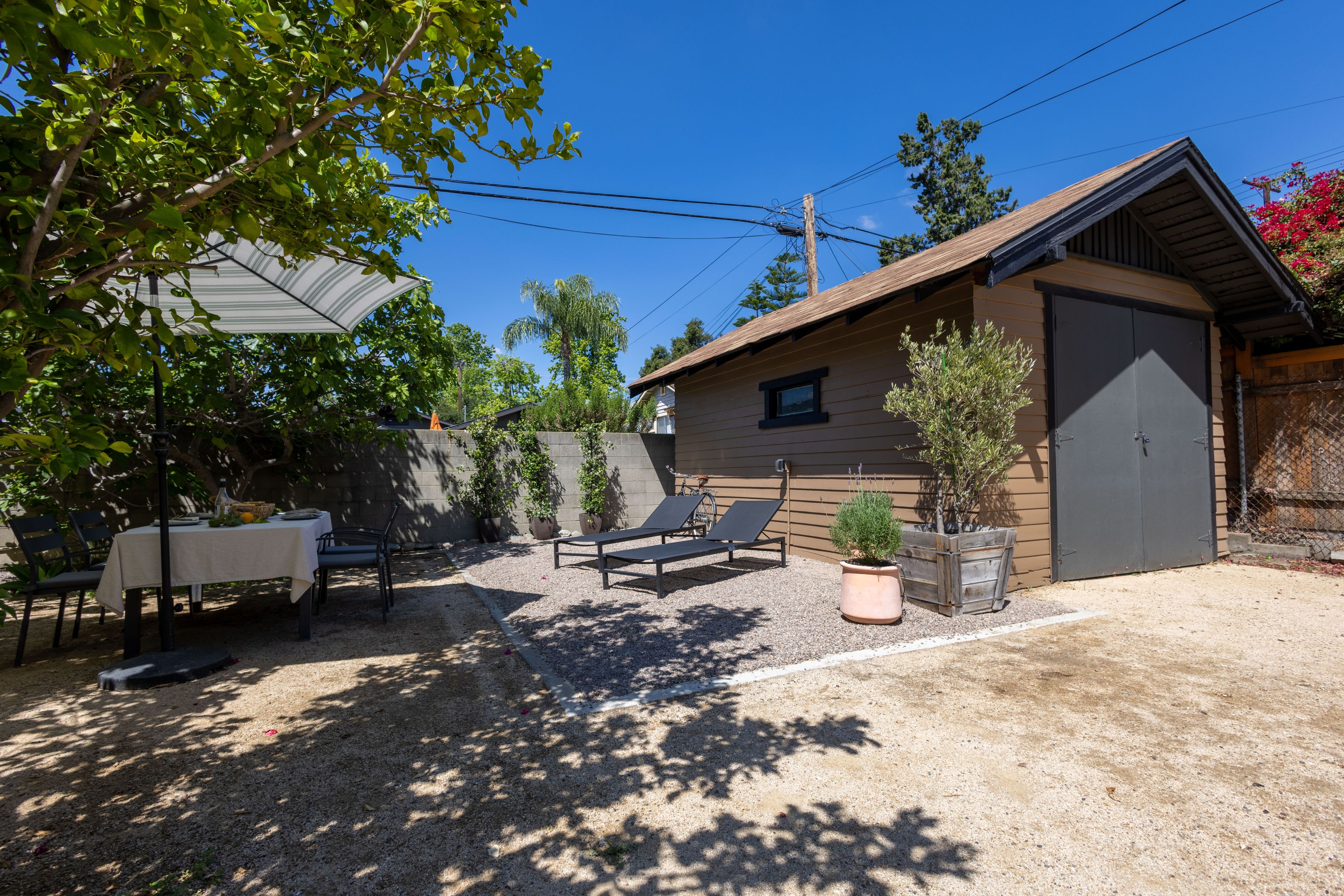  889 North Chester Avenue - 物件實景