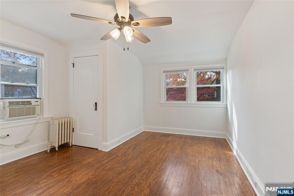 Teaneck, New Jersey, 07666, United States, 3 Bedrooms Bedrooms, ,2 BathroomsBathrooms,Residential,For Sale,1987513