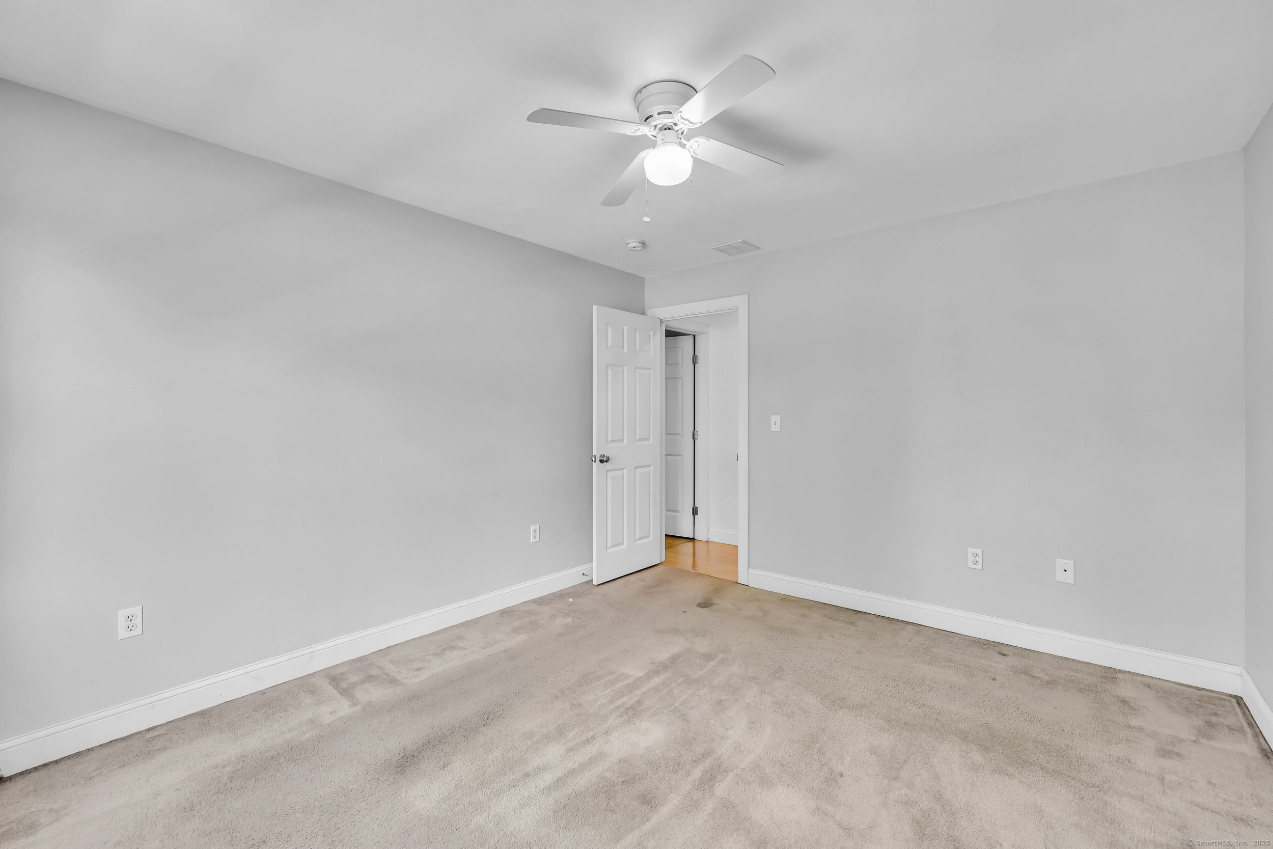 Stratford, Connecticut, 06614, United States, 5 Bedrooms Bedrooms, ,4 BathroomsBathrooms,Residential,For Sale,1896589