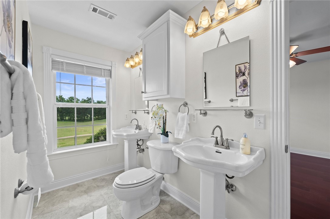 Fayetteville, Arkansas, 72701, United States, 5 Bedrooms Bedrooms, ,4 BathroomsBathrooms,Residential,For Sale,1838012