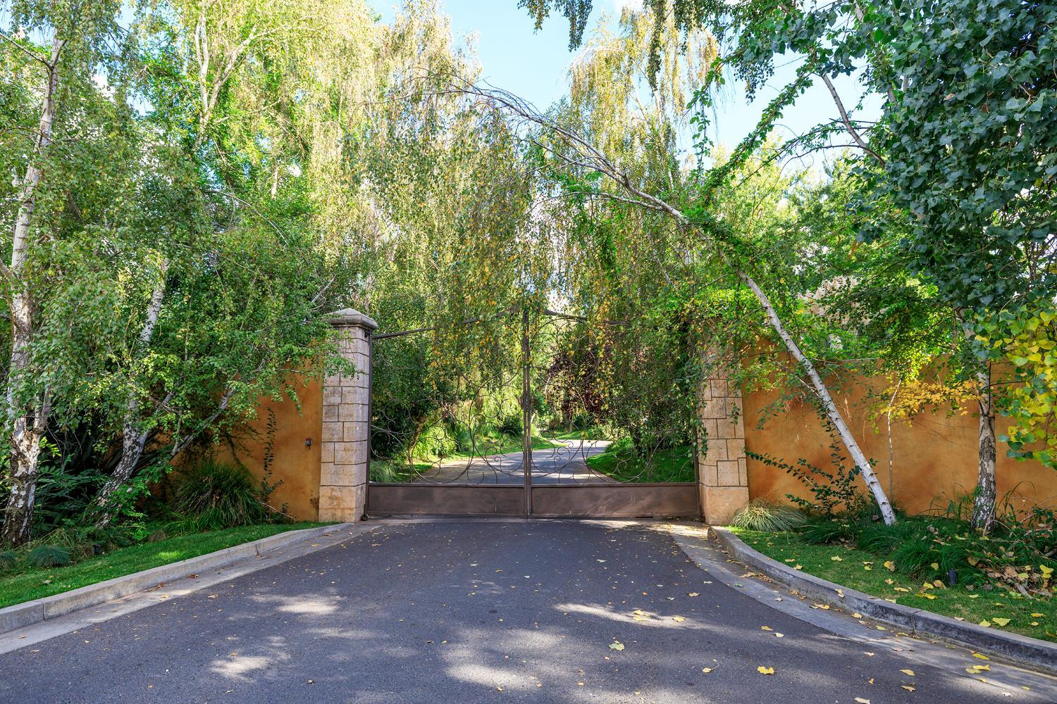 Modesto, California, 95357, United States, 4 Bedrooms Bedrooms, ,4 BathroomsBathrooms,Residential,For Sale,1976586