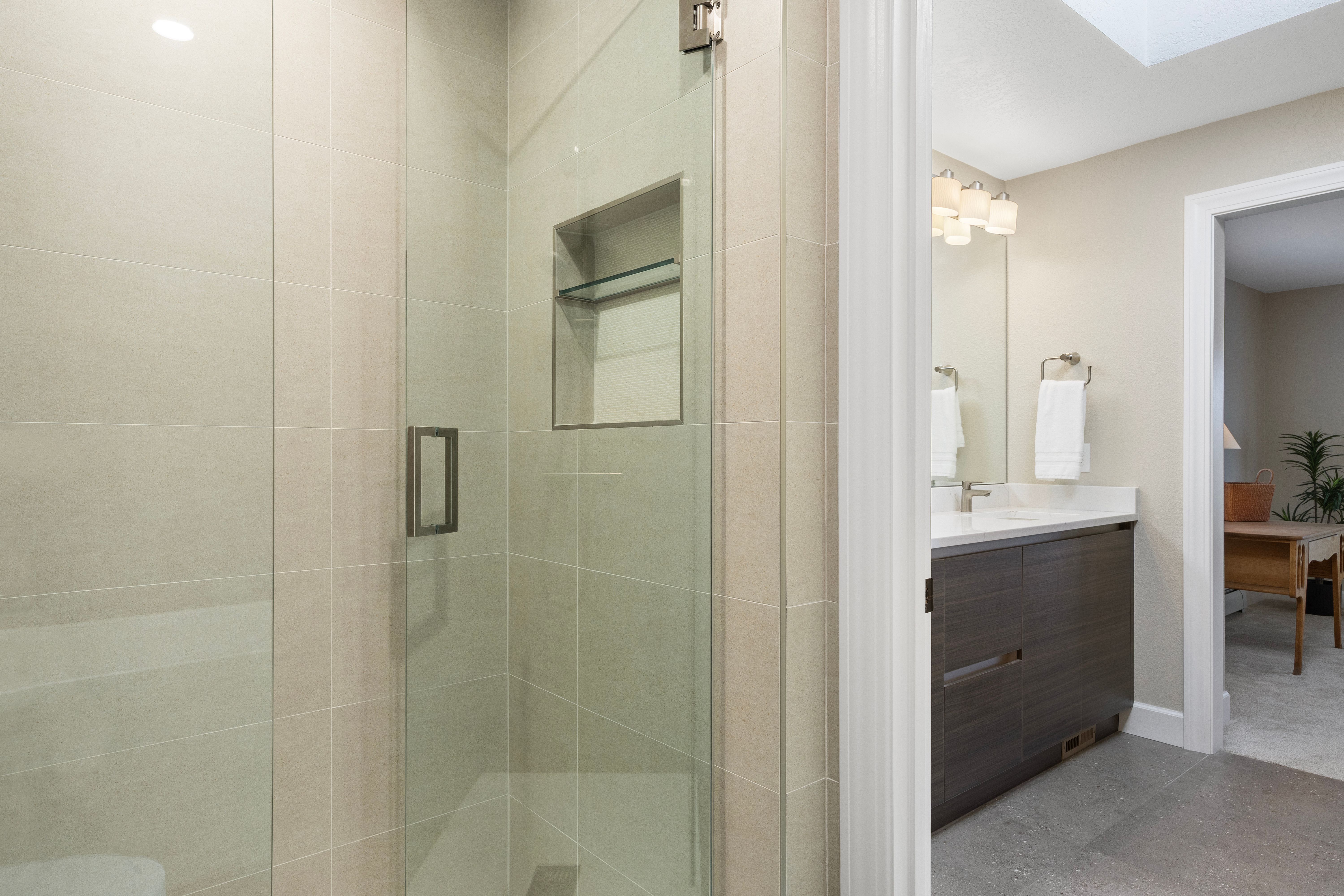  Extensively Renovated 4 Bedroom  4 Bathroom In Highly Desirable Charter Oaks - 物件實景
