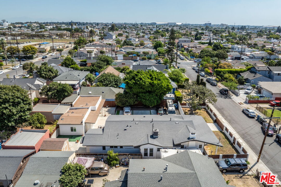 Inglewood, California, 90301, United States, 4 Bedrooms Bedrooms, ,Residential,For Sale,1993499