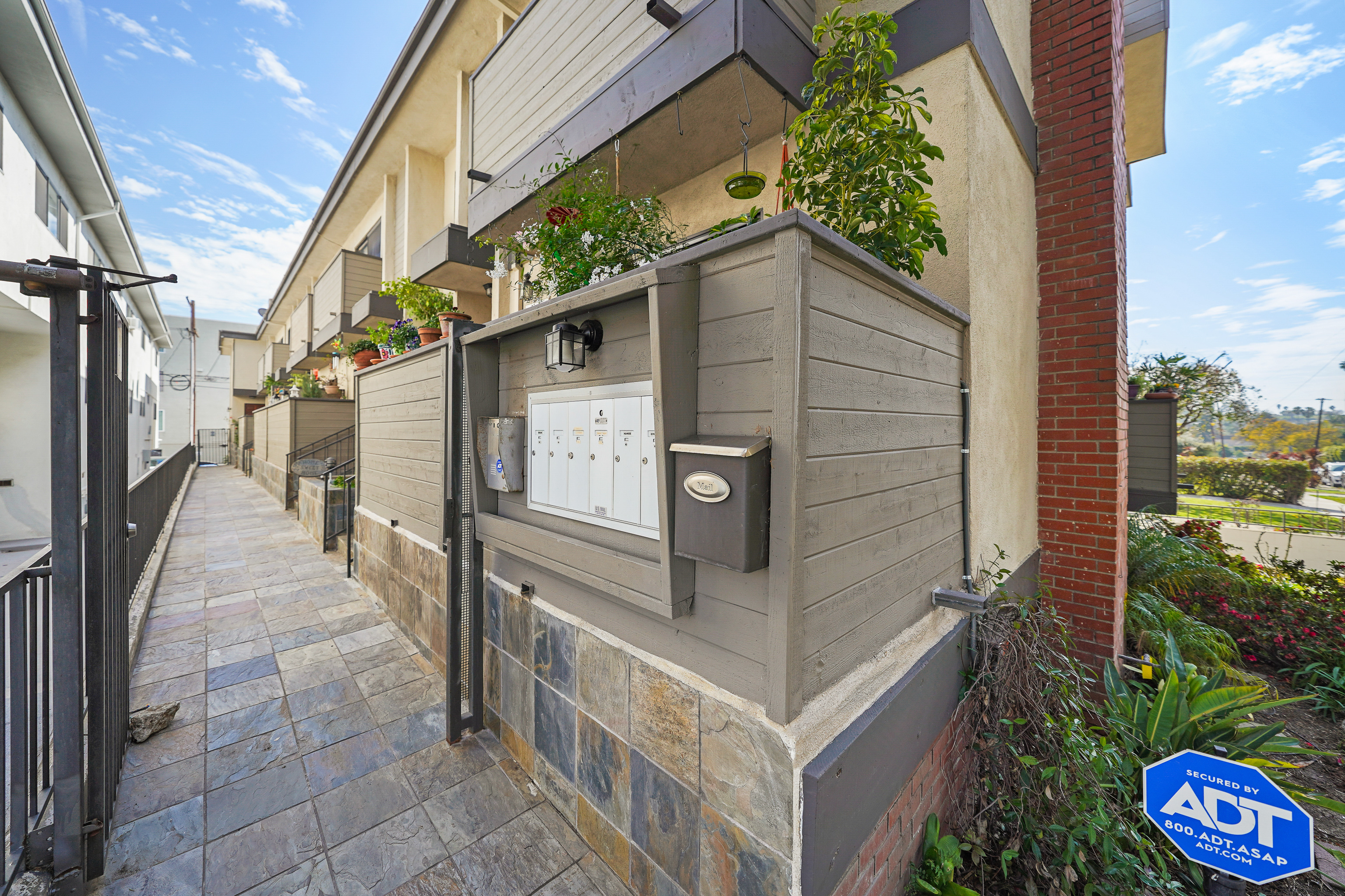  11952 Darlington Avenue, 3 - 物件實景