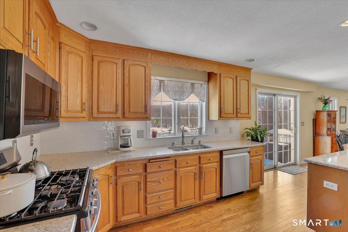 Southington, Connecticut, 06489, United States, 4 Bedrooms Bedrooms, ,4 BathroomsBathrooms,Residential,For Sale,2009677