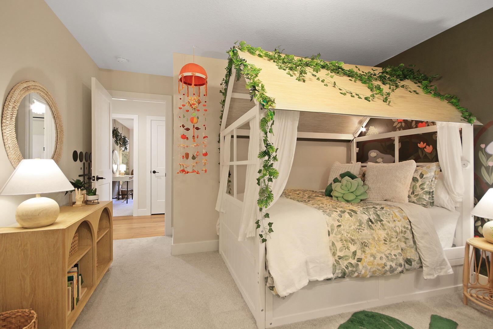 COLUMBIA, Missouri, 65201, United States, 3 Bedrooms Bedrooms, ,2 BathroomsBathrooms,Residential,For Sale,1984001