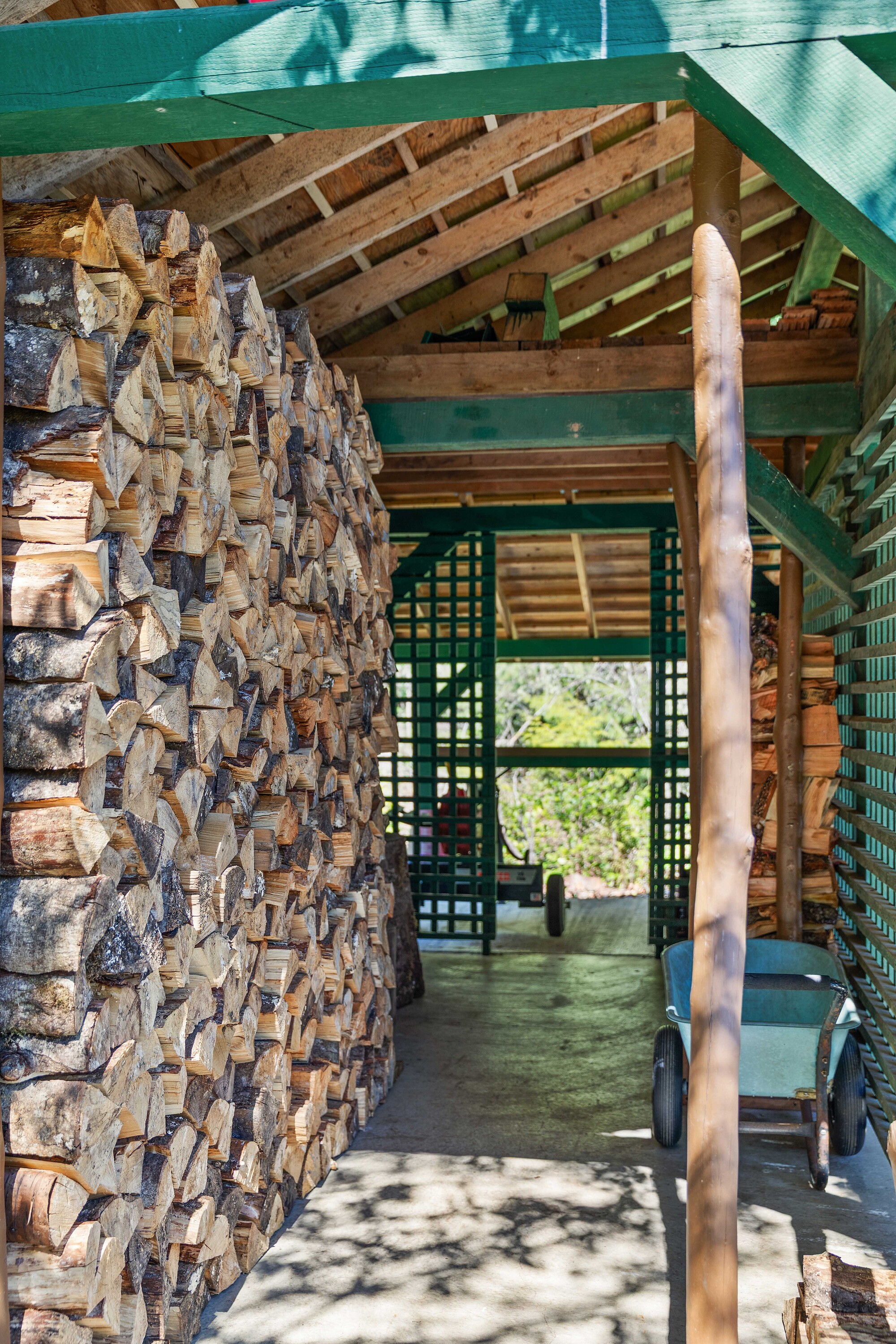  West Coast Cedar Log Home - 物件實景