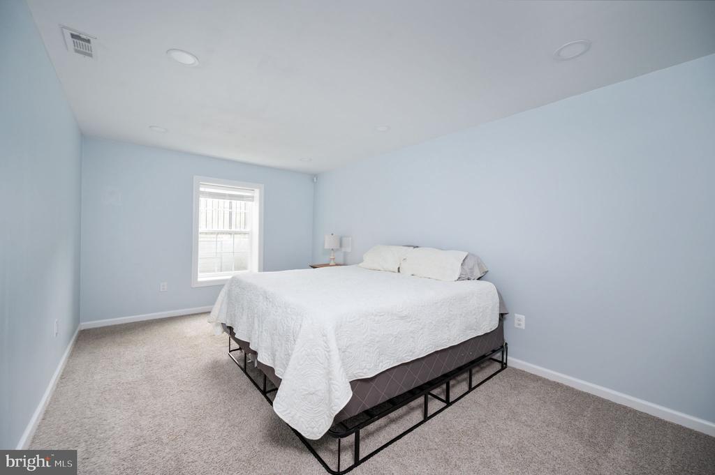 Fredericksburg, Virginia, 22406, United States, 5 Bedrooms Bedrooms, ,4 BathroomsBathrooms,Residential,For Sale,2005971