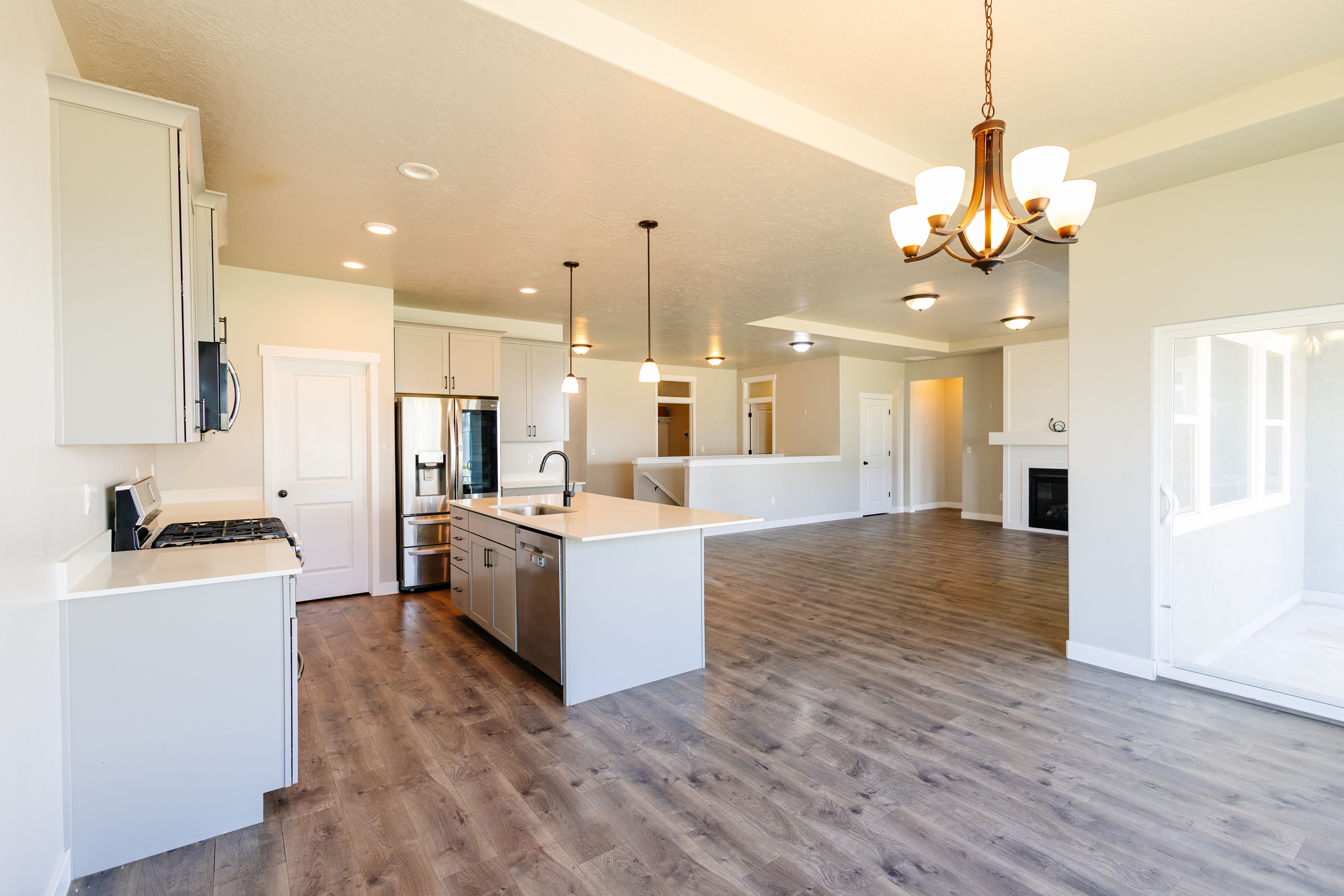 Santaquin, Utah, 84655, United States, 5 Bedrooms Bedrooms, ,5 BathroomsBathrooms,Residential,For Sale,1977423