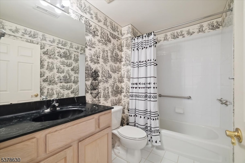 Franklin Twp., New Jersey, 08873, United States, 2 Bedrooms Bedrooms, ,3 BathroomsBathrooms,Residential,For Sale,1940389