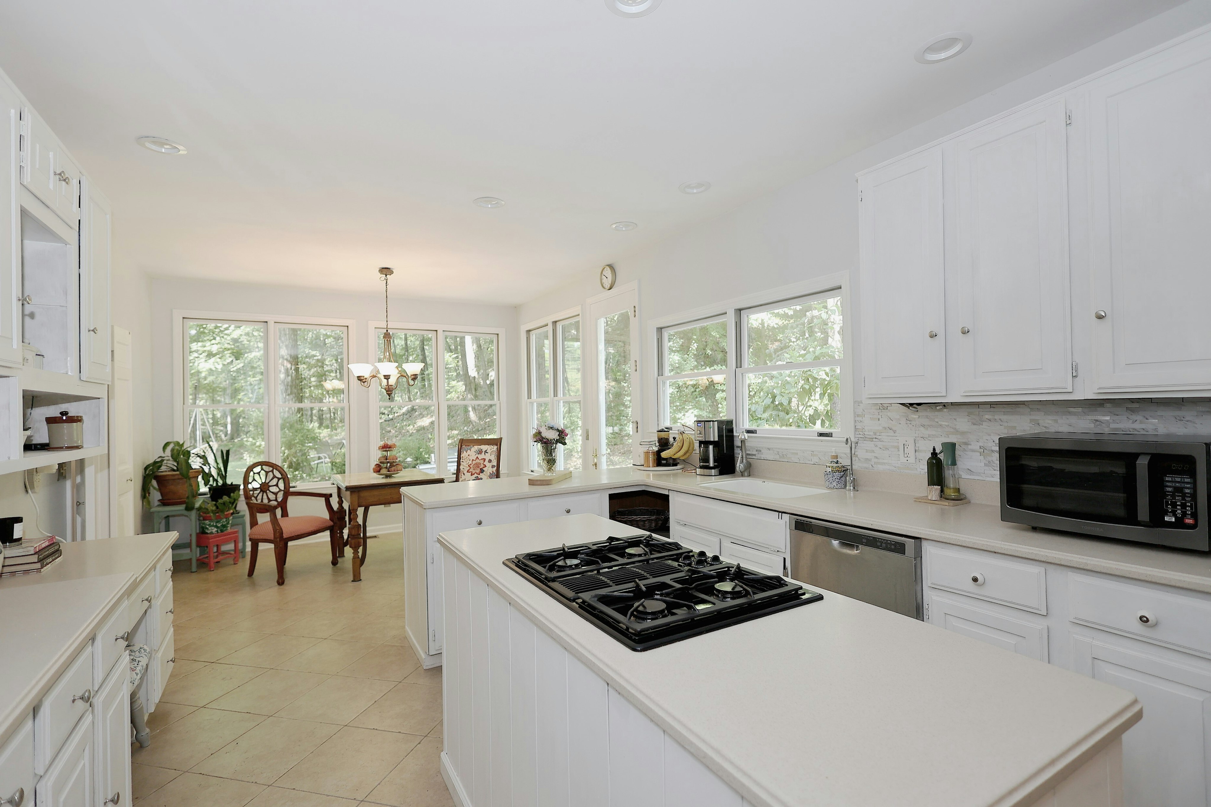  Expansive West Redding Colonial - 物件實景