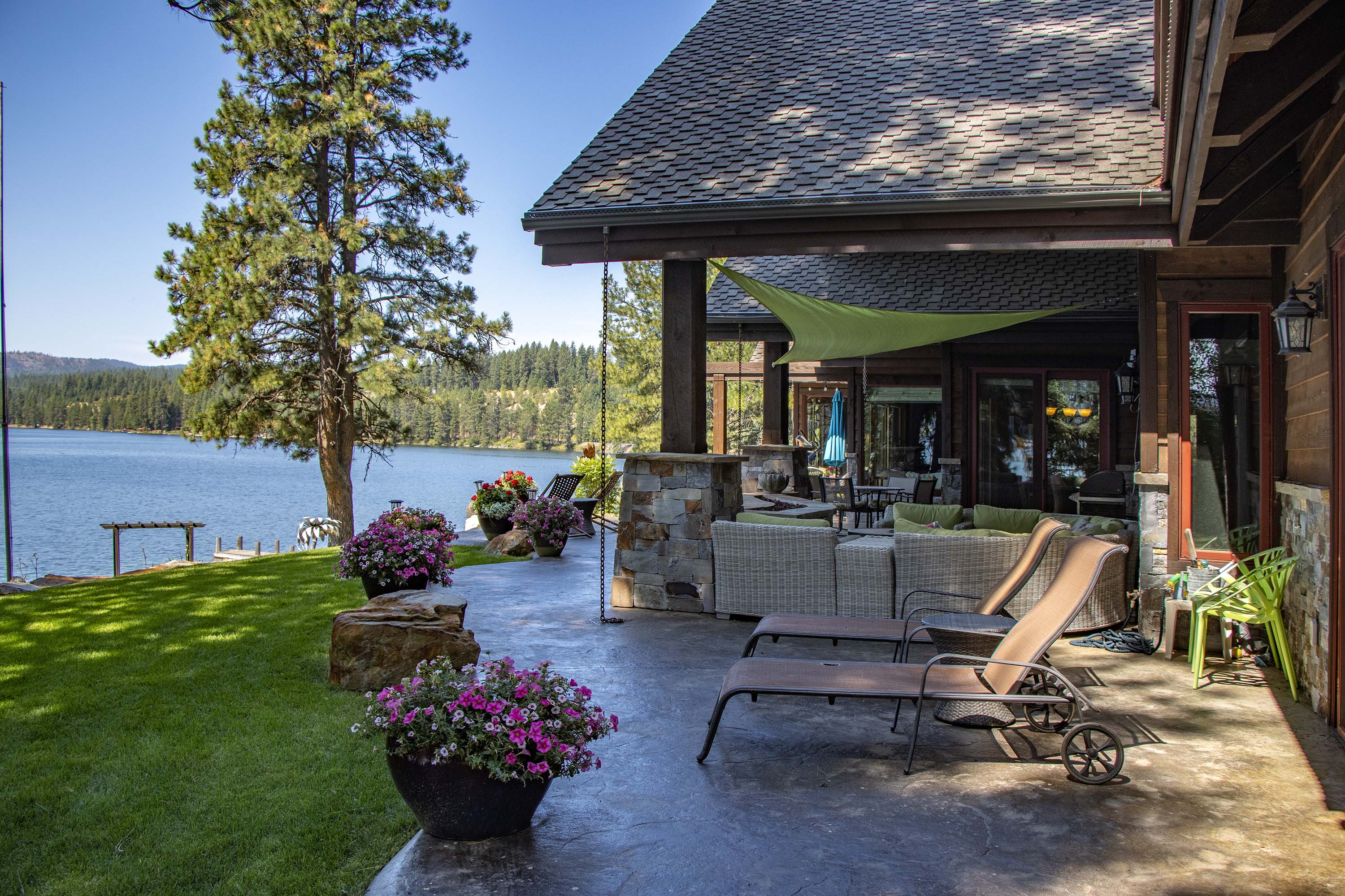 Sandpoint, Idaho, 83864, United States, 2 Bedrooms Bedrooms, ,4 BathroomsBathrooms,Residential,For Sale,1806623