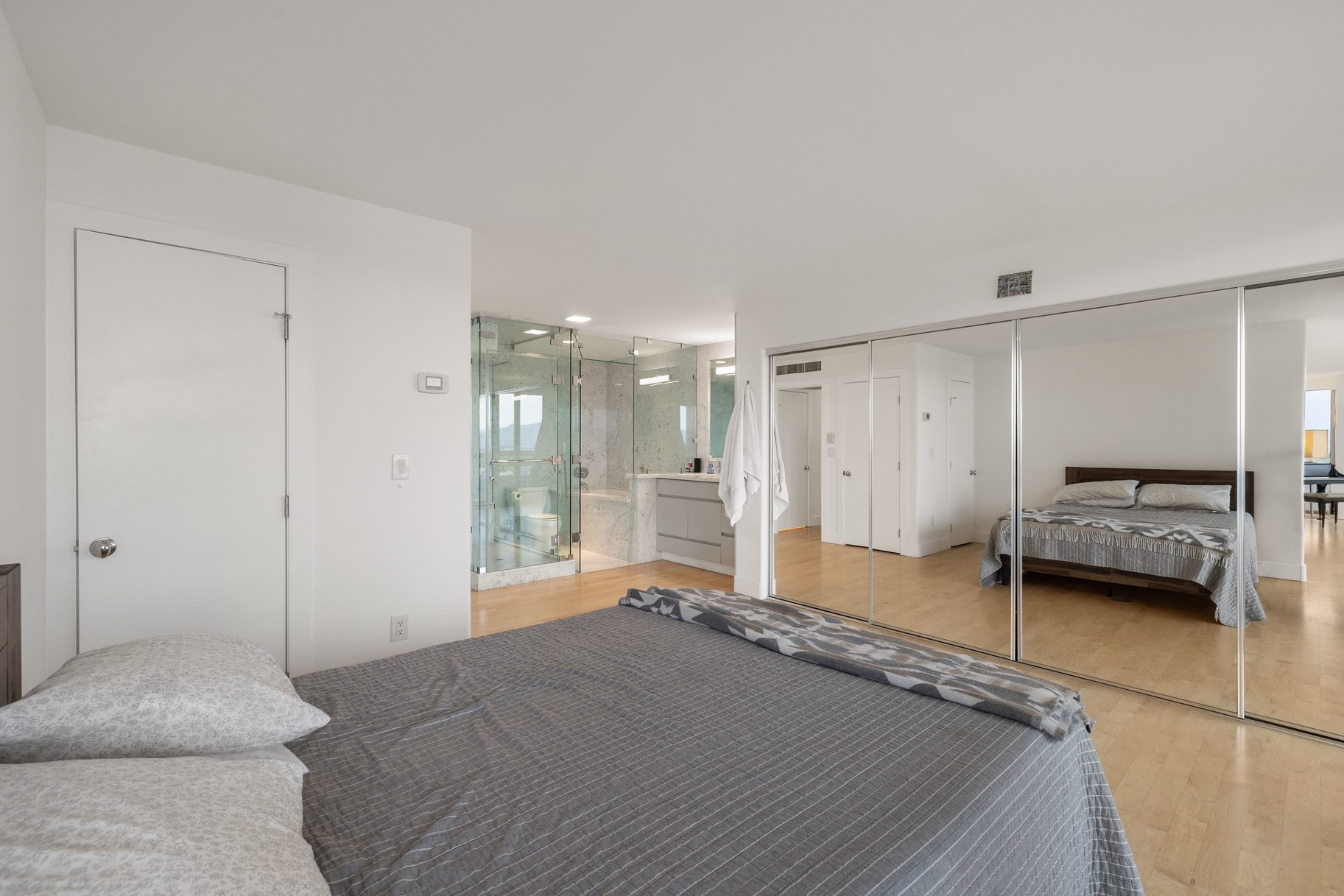  Chic Downtown Condo with Mountain & River Views - 物件實景