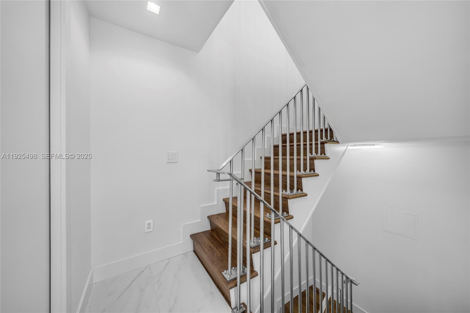 Miami Beach, Florida, 33139, United States, 3 Bedrooms Bedrooms, ,4 BathroomsBathrooms,Residential,For Sale,2003256