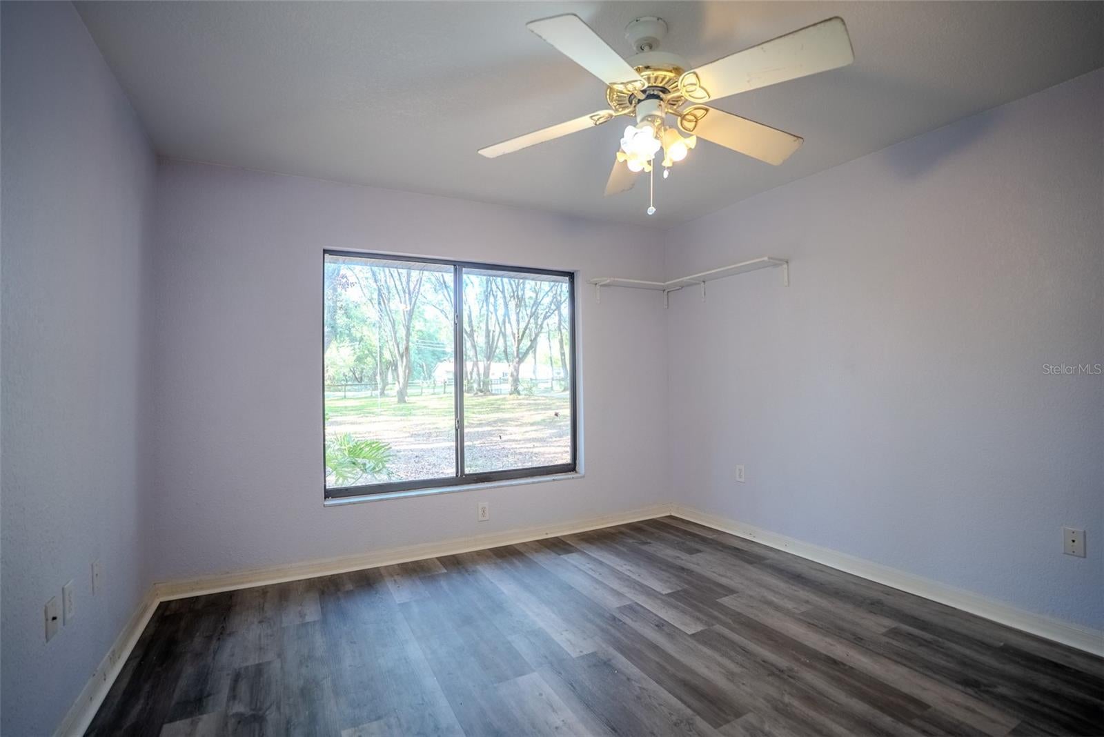 LADY LAKE, Florida, 32159, United States, 5 Bedrooms Bedrooms, ,3 BathroomsBathrooms,Residential,For Sale,1850305