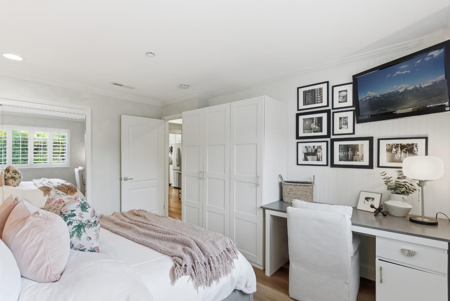 Menlo Park, California, 94025, United States, 1 Bedroom Bedrooms, ,1 BathroomBathrooms,Residential,For Sale,1992903