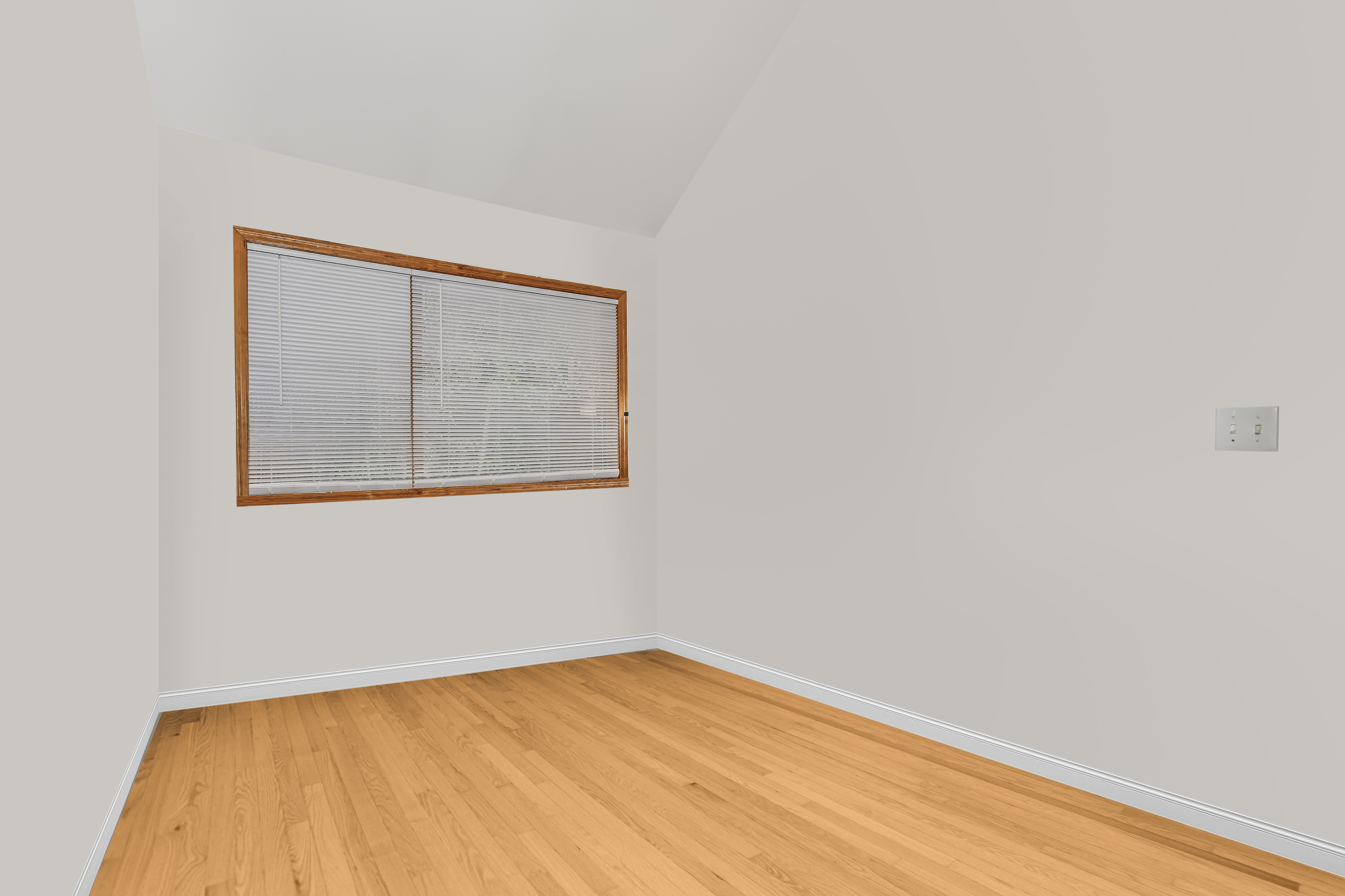 Yonkers, New York, 10701, United States, 4 Bedrooms Bedrooms, ,2 BathroomsBathrooms,Residential,For Sale,1978854