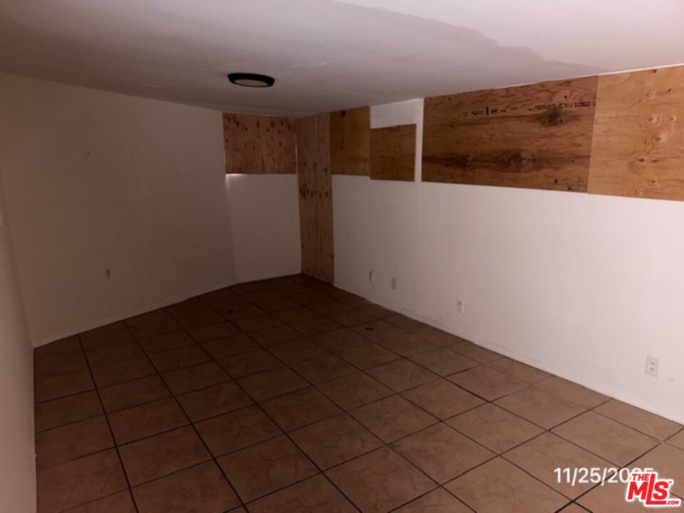 Los Angeles, California, 90019, United States, 6 Bedrooms Bedrooms, ,Residential,For Sale,1999080