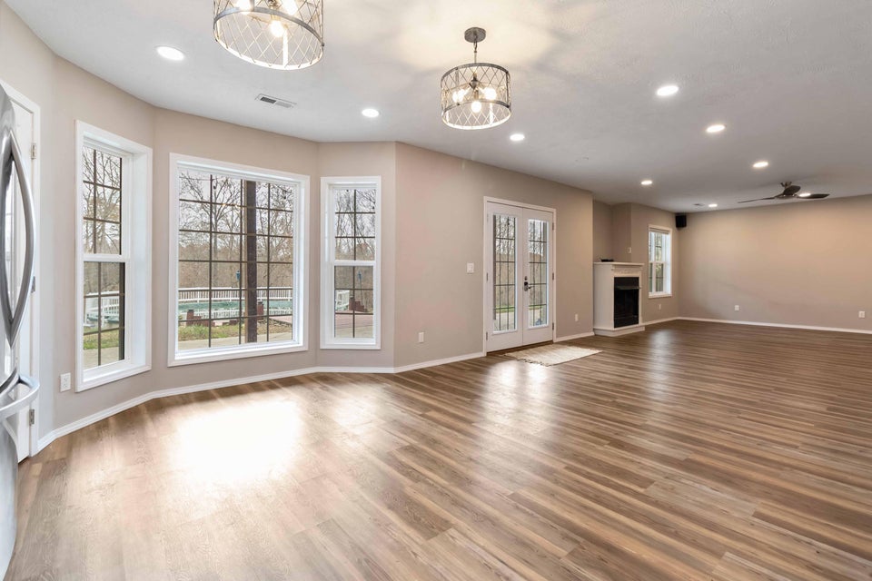 Dunnville, Kentucky, 42528, United States, 6 Bedrooms Bedrooms, ,5 BathroomsBathrooms,Residential,For Sale,1998018