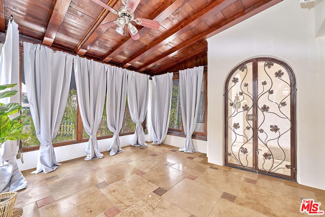 Los Angeles, California, 90004, United States, 4 Bedrooms Bedrooms, ,3 BathroomsBathrooms,Residential,For Sale,1876401
