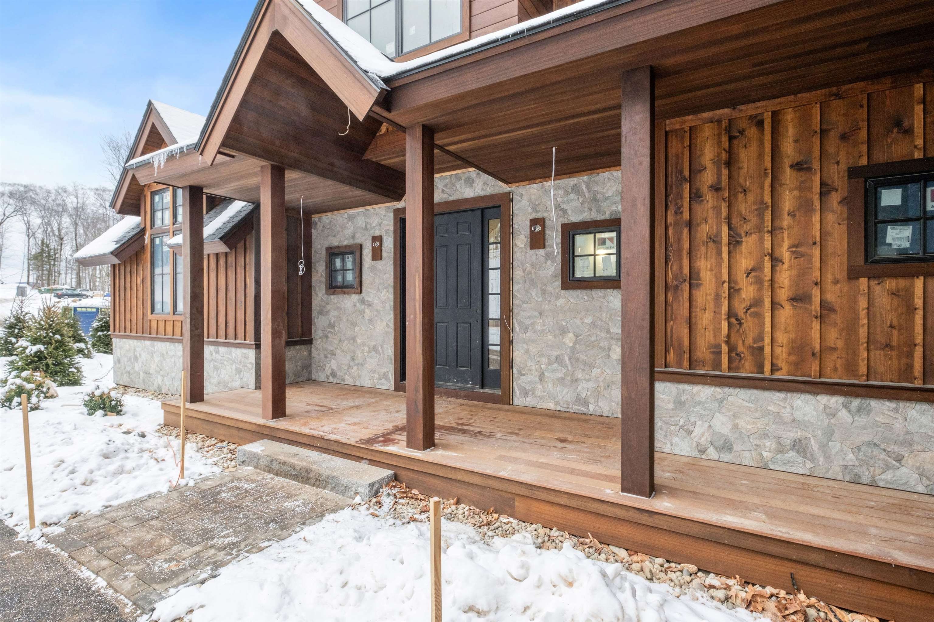 Lincoln, New Hampshire, 03251, United States, 5 Bedrooms Bedrooms, ,5 BathroomsBathrooms,Residential,For Sale,1979766