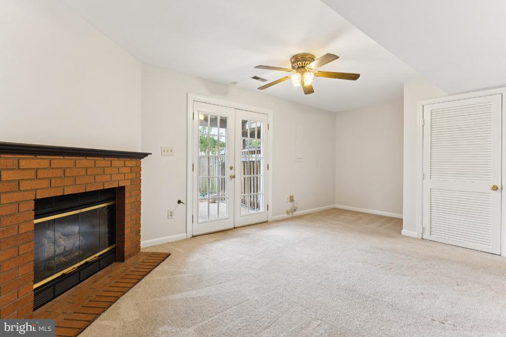 Centreville, Virginia, 20120, United States, 4 Bedrooms Bedrooms, ,4 BathroomsBathrooms,Residential,For Sale,1944825