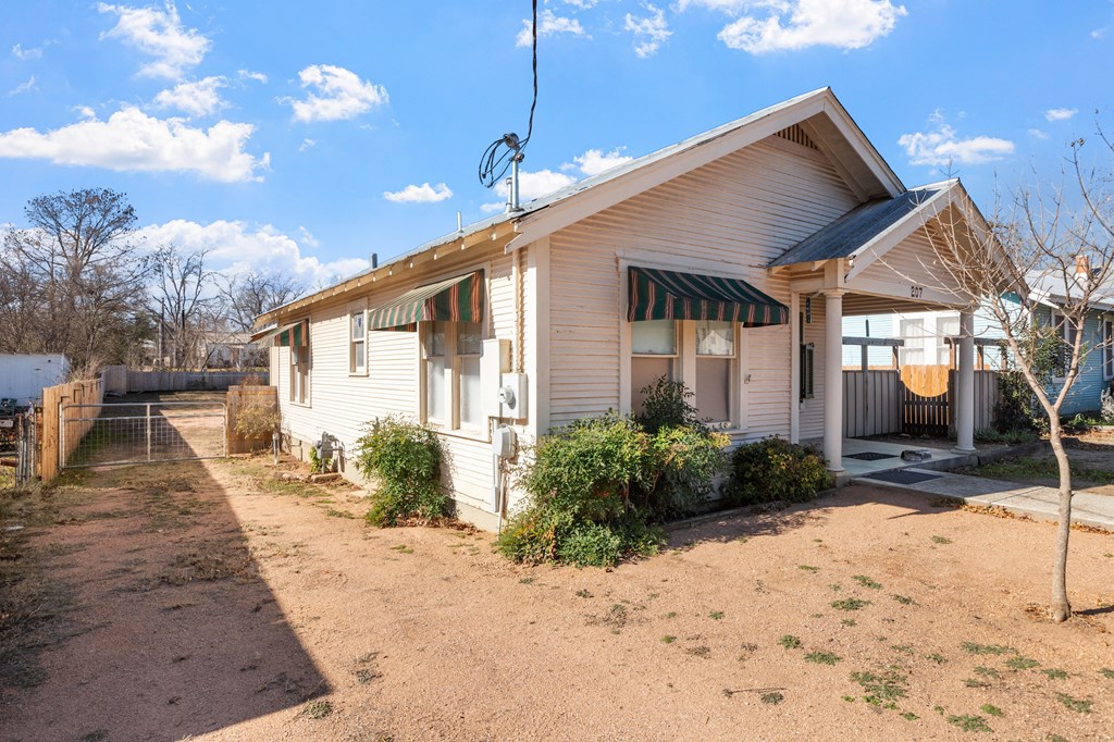 Fredericksburg, Texas, 78624, United States, 2 Bedrooms Bedrooms, ,2 BathroomsBathrooms,Residential,For Sale,1980803