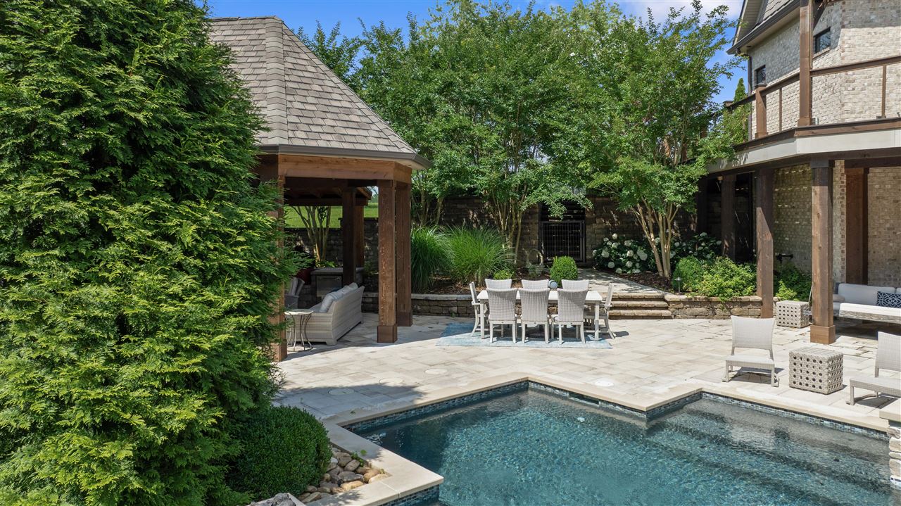 Bowling Green, Kentucky, 42103, United States, 5 Bedrooms Bedrooms, ,5 BathroomsBathrooms,Residential,For Sale,1986458