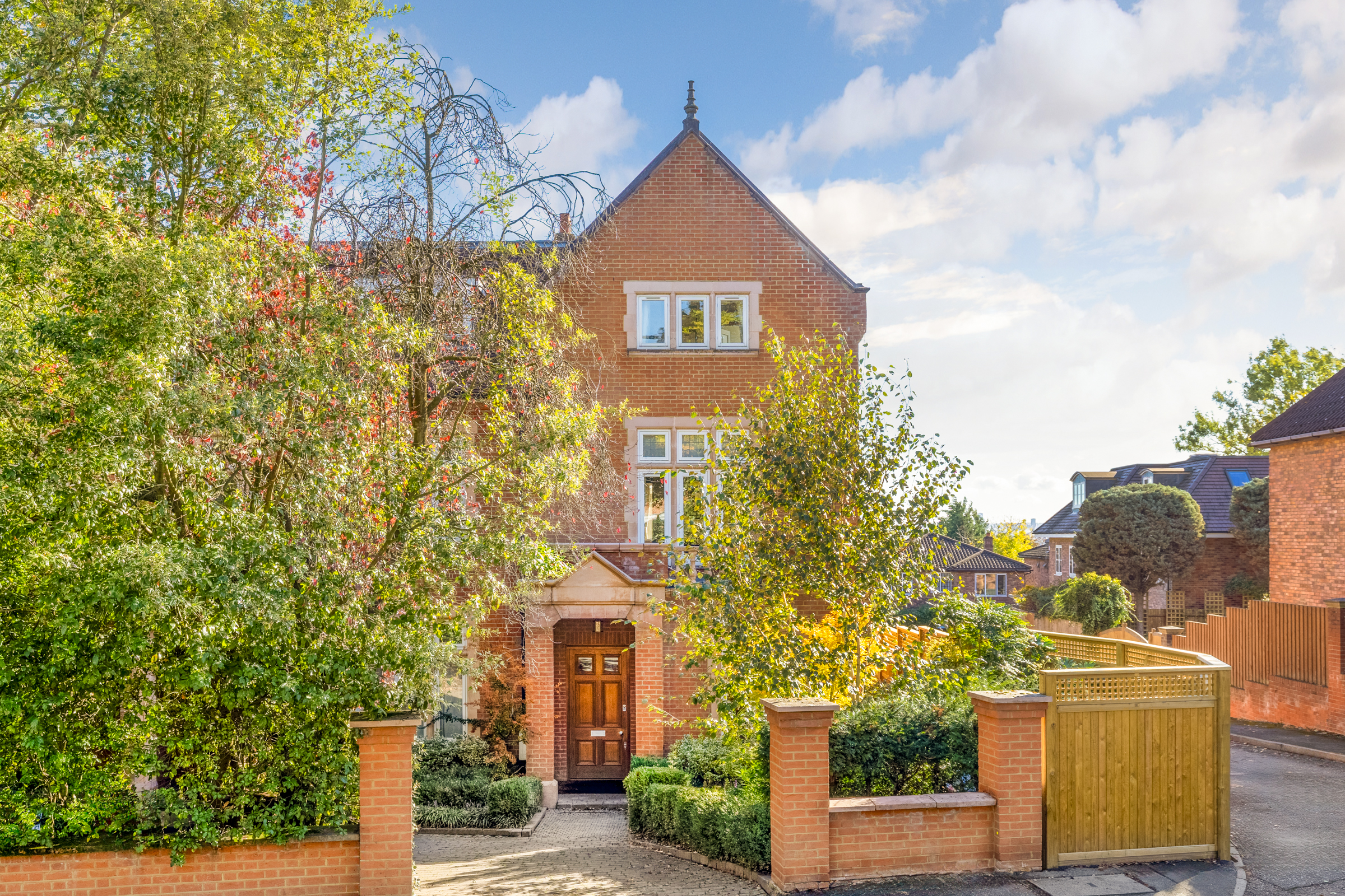  A bright Wimbledon home with far reaching southerly views and off street parking - 物件實景