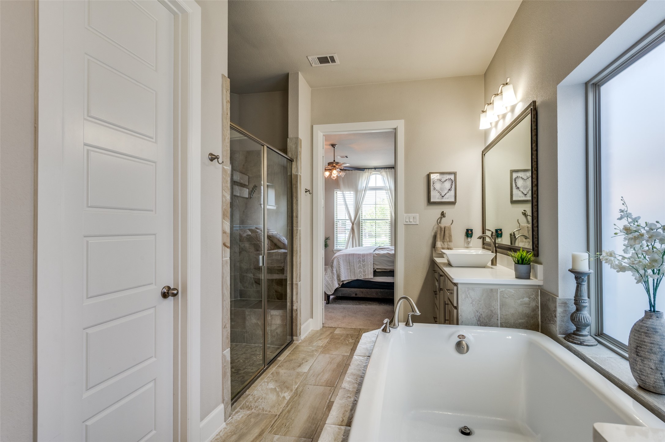 Arlington, Texas, 76005, United States, 4 Bedrooms Bedrooms, ,4 BathroomsBathrooms,Residential,For Sale,1857348