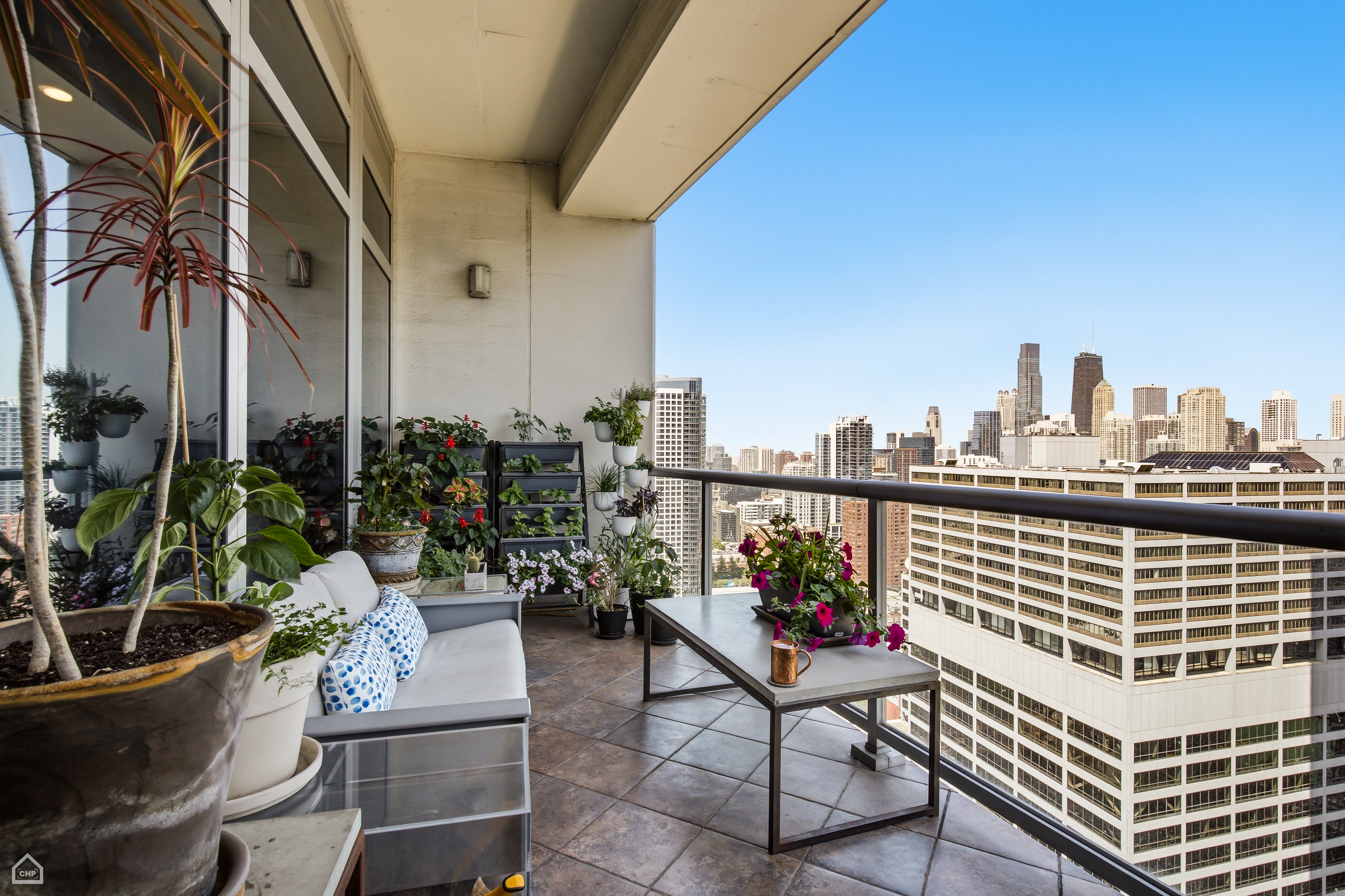 Sweeping Views of the Chicago River, Skyline, and Glimpses of Lake Michigan - 物件實景