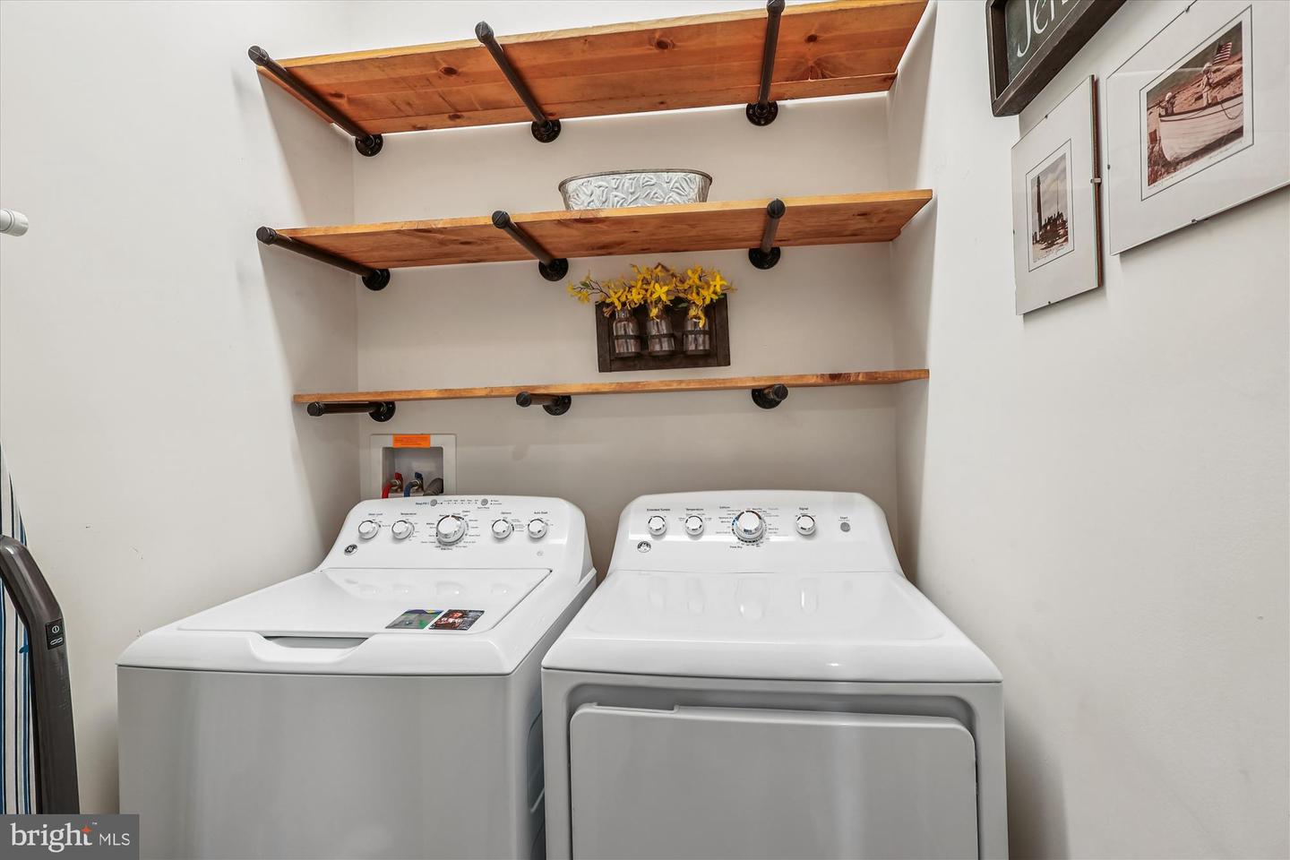 Edgewater, Maryland, 21037, United States, 4 Bedrooms Bedrooms, ,4 BathroomsBathrooms,Residential,For Sale,1987550