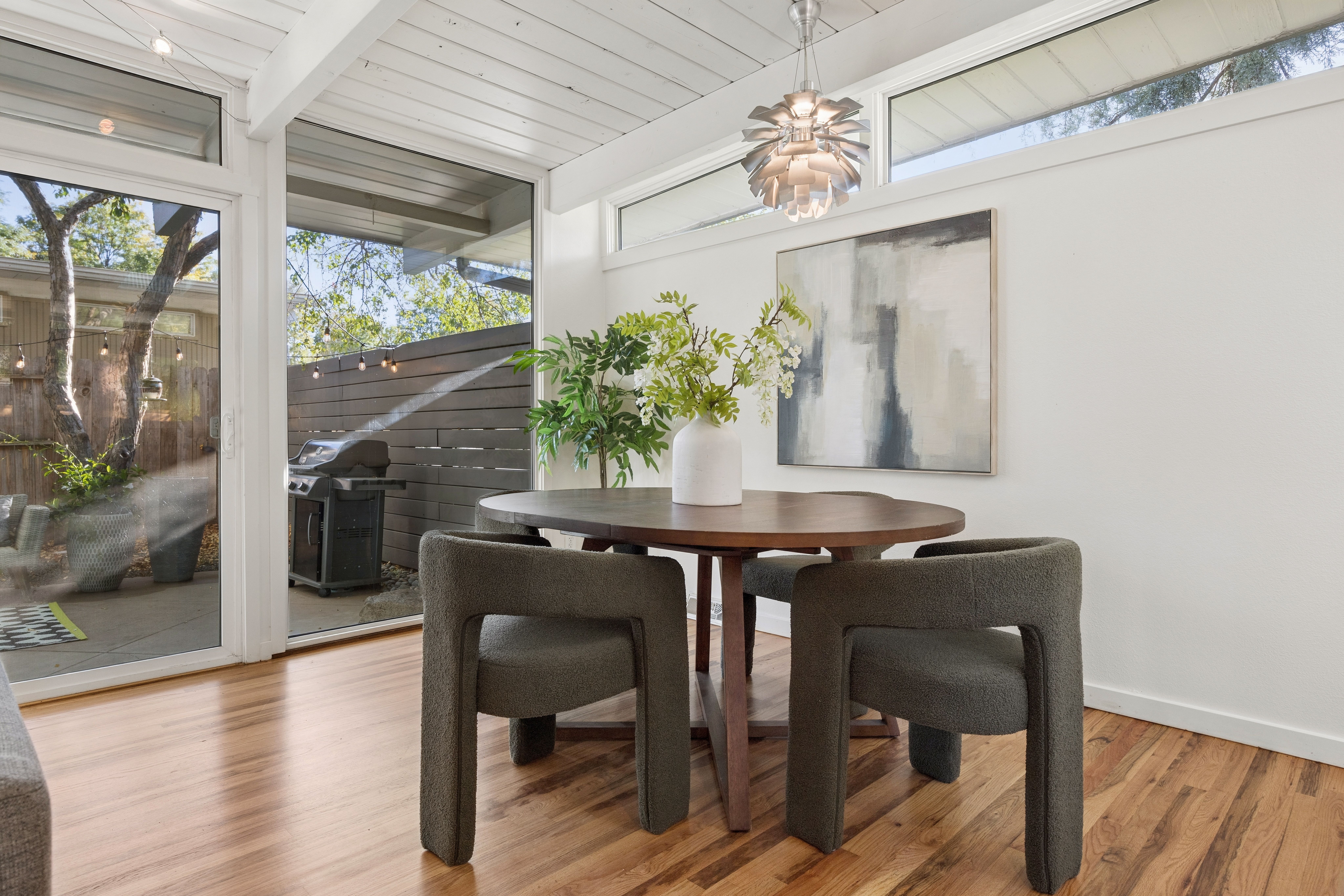  Mid-century modern lives with an effortless connection between indoors and out. - 物件實景