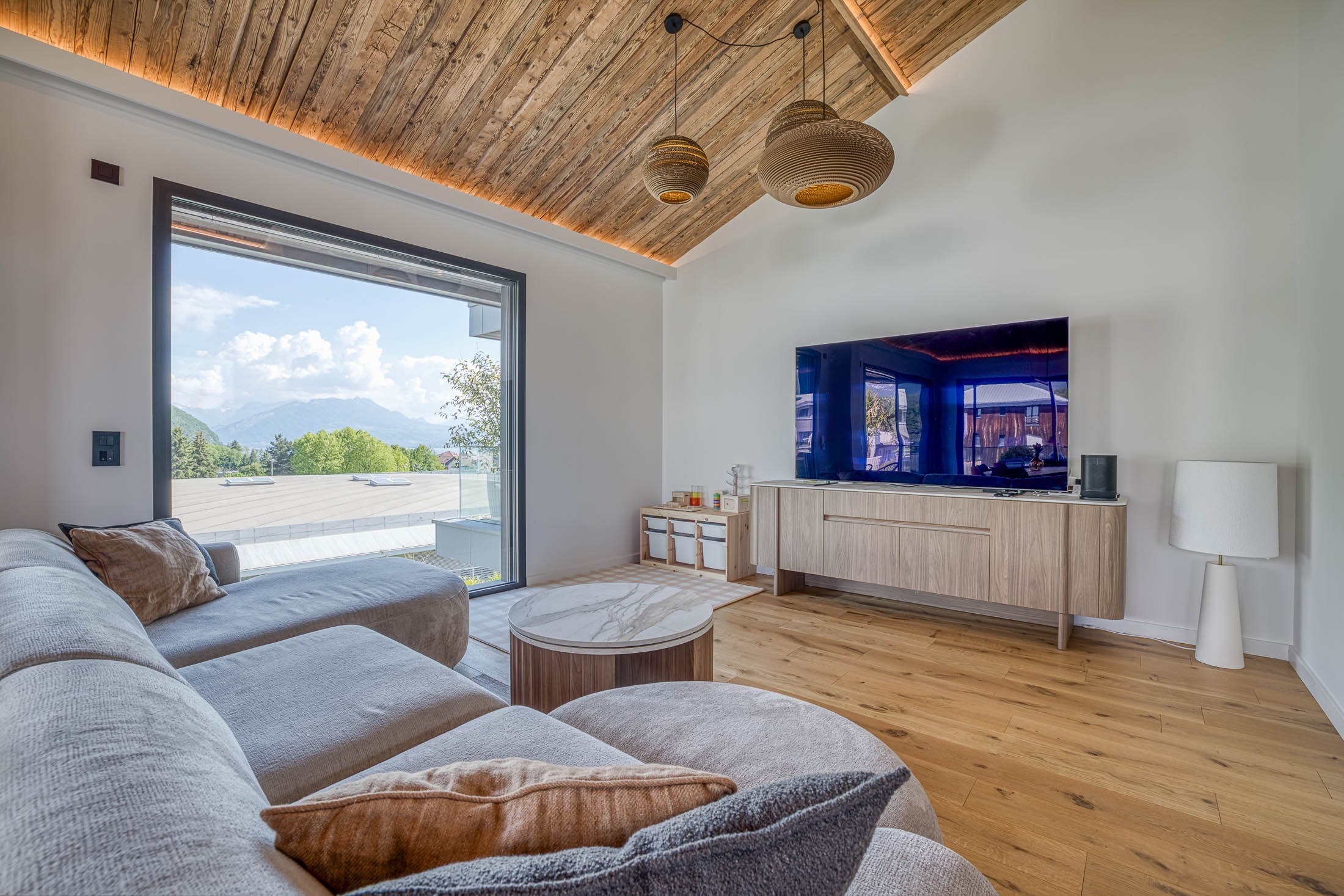  Modern villa with lake and mountain views - 物件實景