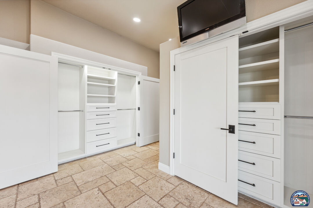 El Centro, California, 92243, United States, 4 Bedrooms Bedrooms, ,3 BathroomsBathrooms,Residential,For Sale,1838686