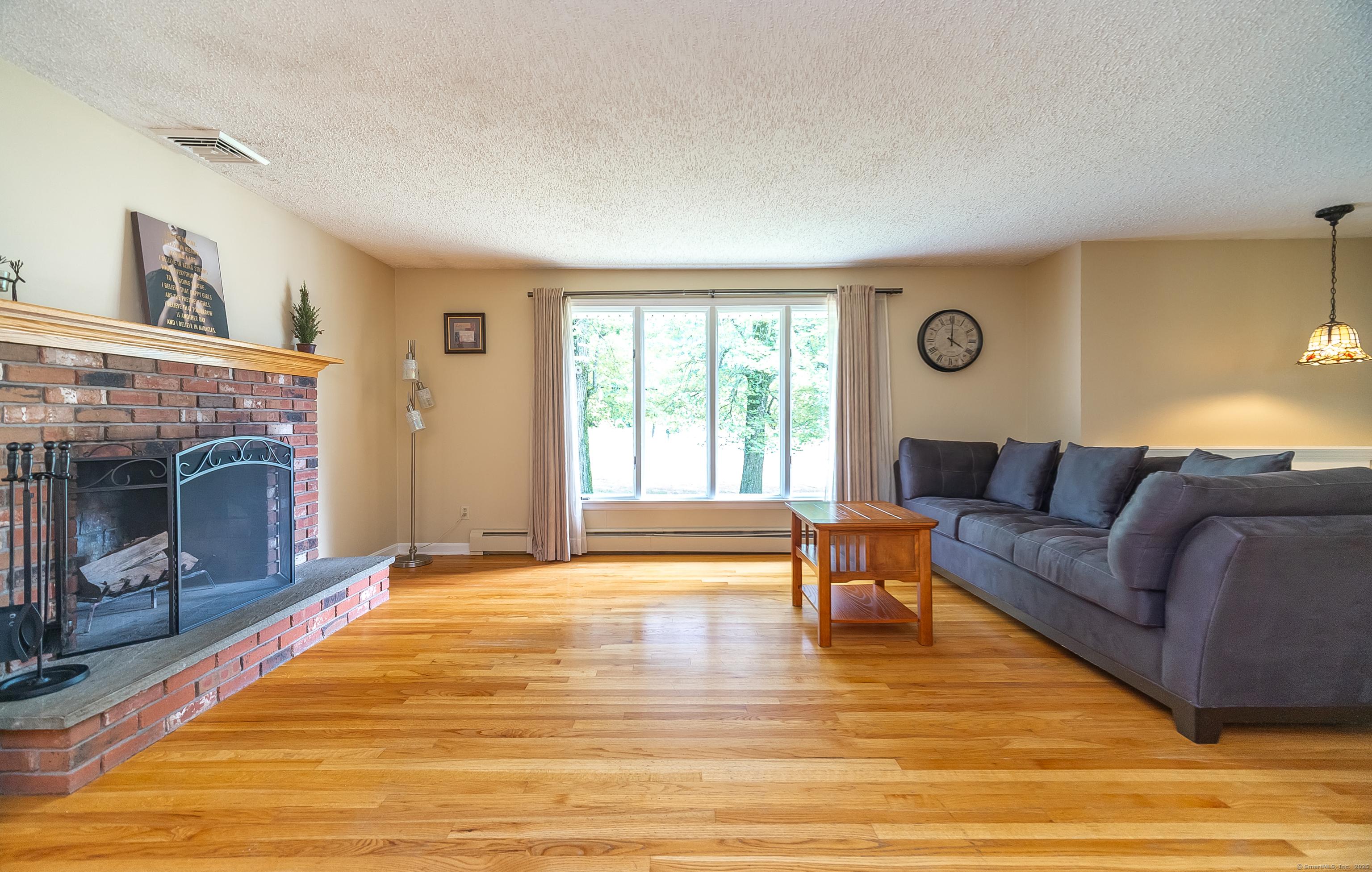 Southington, Connecticut, 06489, United States, 4 Bedrooms Bedrooms, ,4 BathroomsBathrooms,Residential,For Sale,1938423