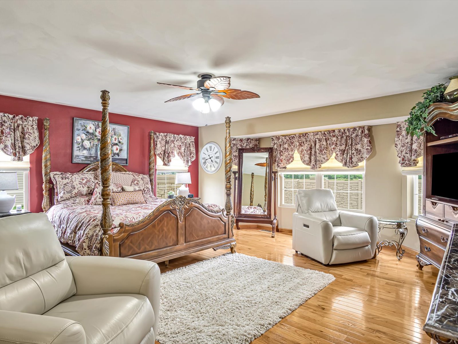 Swansea, Illinois, 62226, United States, 4 Bedrooms Bedrooms, ,4 BathroomsBathrooms,Residential,For Sale,1863975
