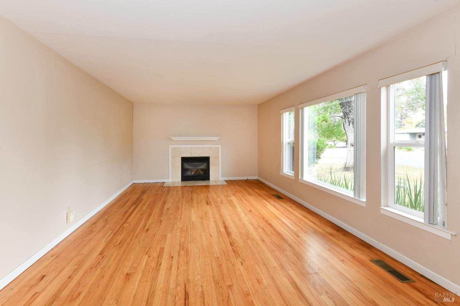 Napa, California, 94558, United States, 3 Bedrooms Bedrooms, ,1 BathroomBathrooms,Residential,For Sale,1988098