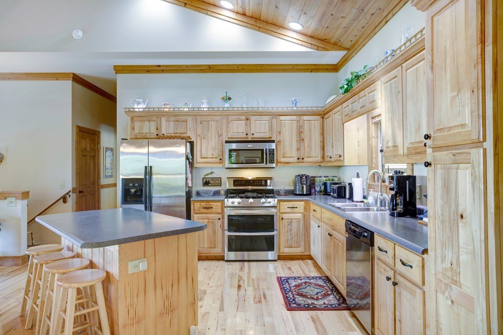 Hiawassee, Georgia, 30546, United States, 4 Bedrooms Bedrooms, ,5 BathroomsBathrooms,Residential,For Sale,1880672