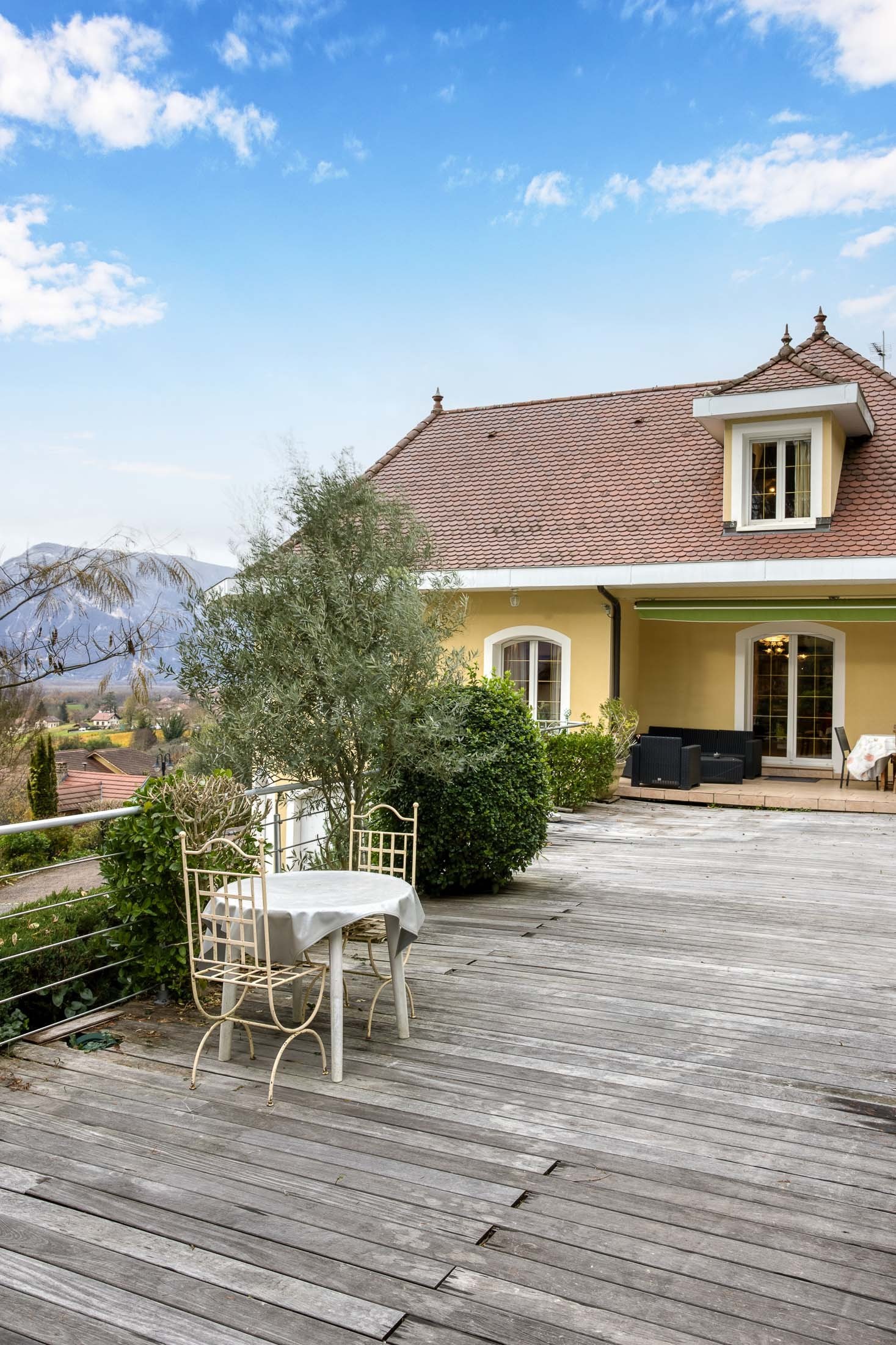  Exceptional Property with Lake and Mountain Views - 物件實景