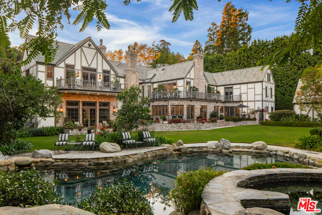 Beverly Hills, California, 90210, United States, 7 Bedrooms Bedrooms, ,9 BathroomsBathrooms,Residential,For Sale,1933482