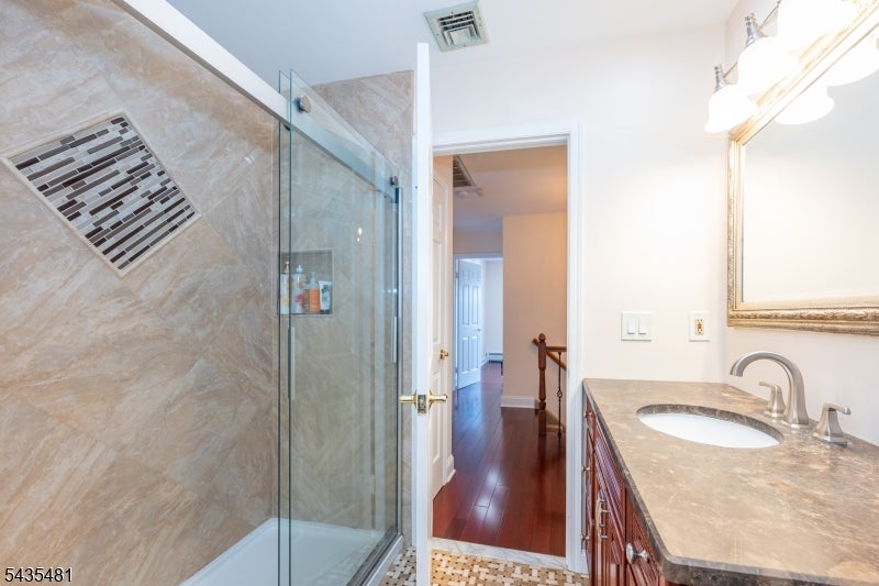 Wayne Twp., New Jersey, 07470, United States, 4 Bedrooms Bedrooms, ,3 BathroomsBathrooms,Residential,For Sale,2049437