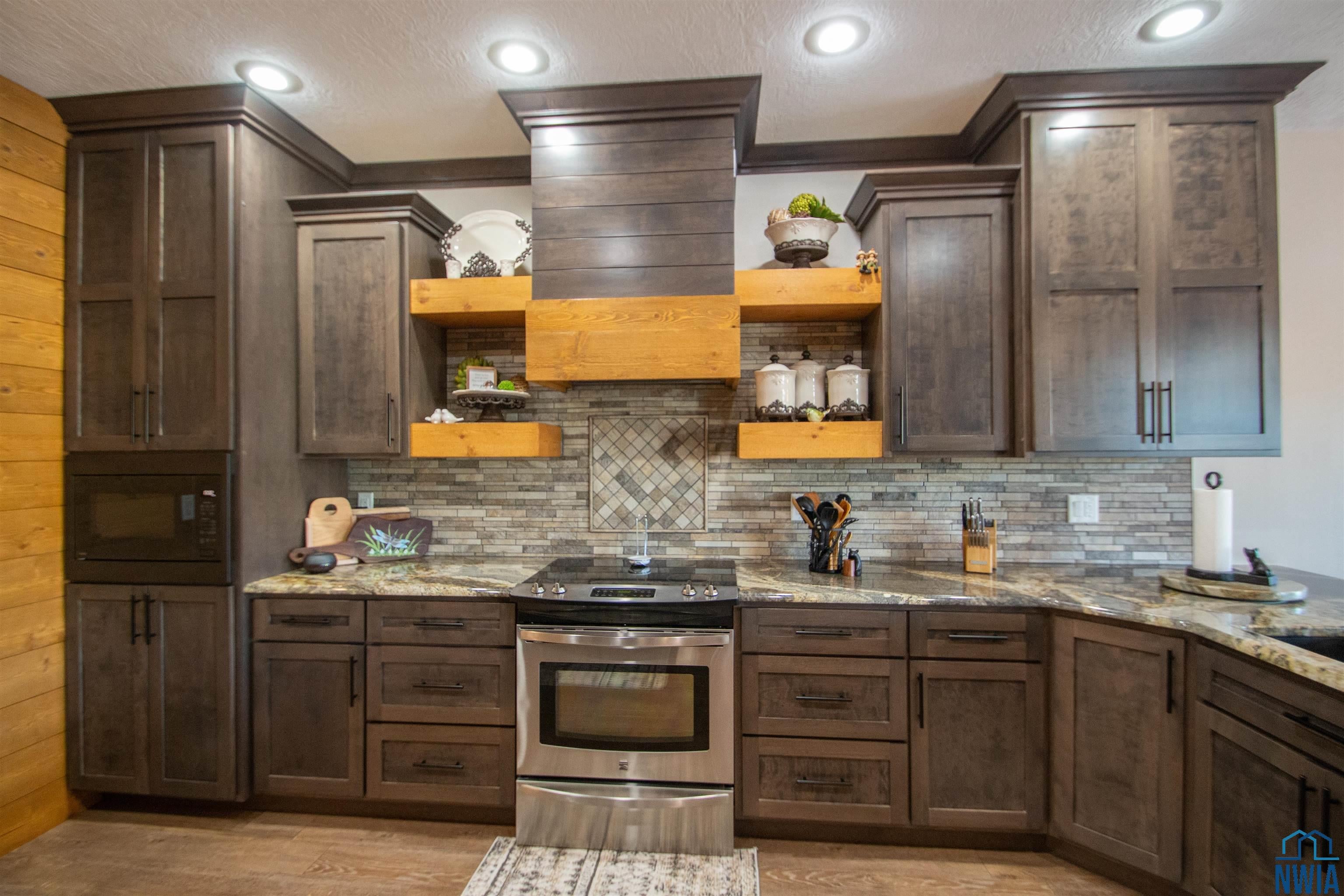 McCook Lake, South Dakota, 57049, United States, 3 Bedrooms Bedrooms, ,4 BathroomsBathrooms,Residential,For Sale,1974954