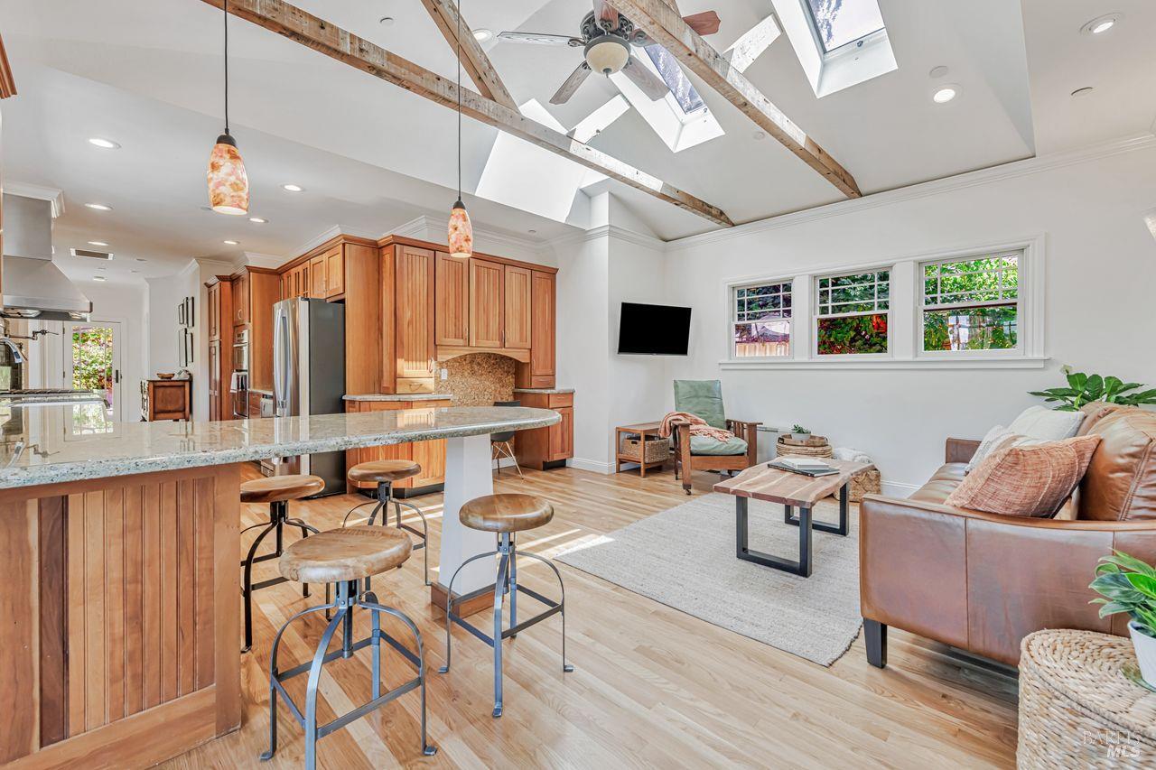 Corte Madera, California, 94925, United States, 4 Bedrooms Bedrooms, ,5 BathroomsBathrooms,Residential,For Sale,1917225