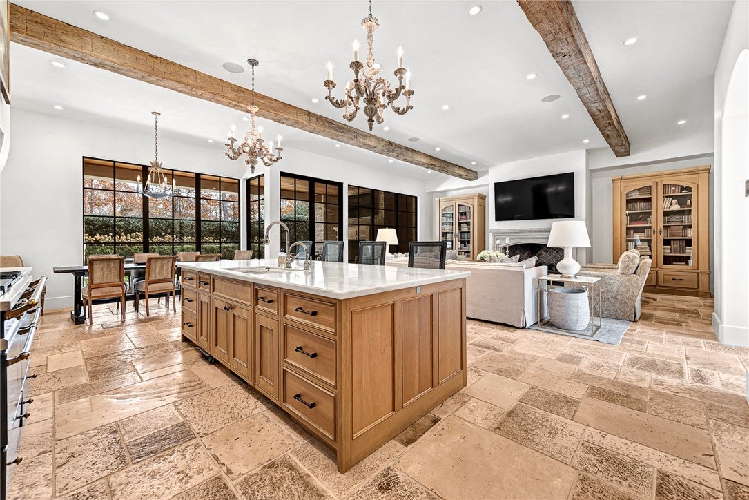 Fayetteville, Arkansas, 72704, United States, 4 Bedrooms Bedrooms, ,5 BathroomsBathrooms,Residential,For Sale,1993299