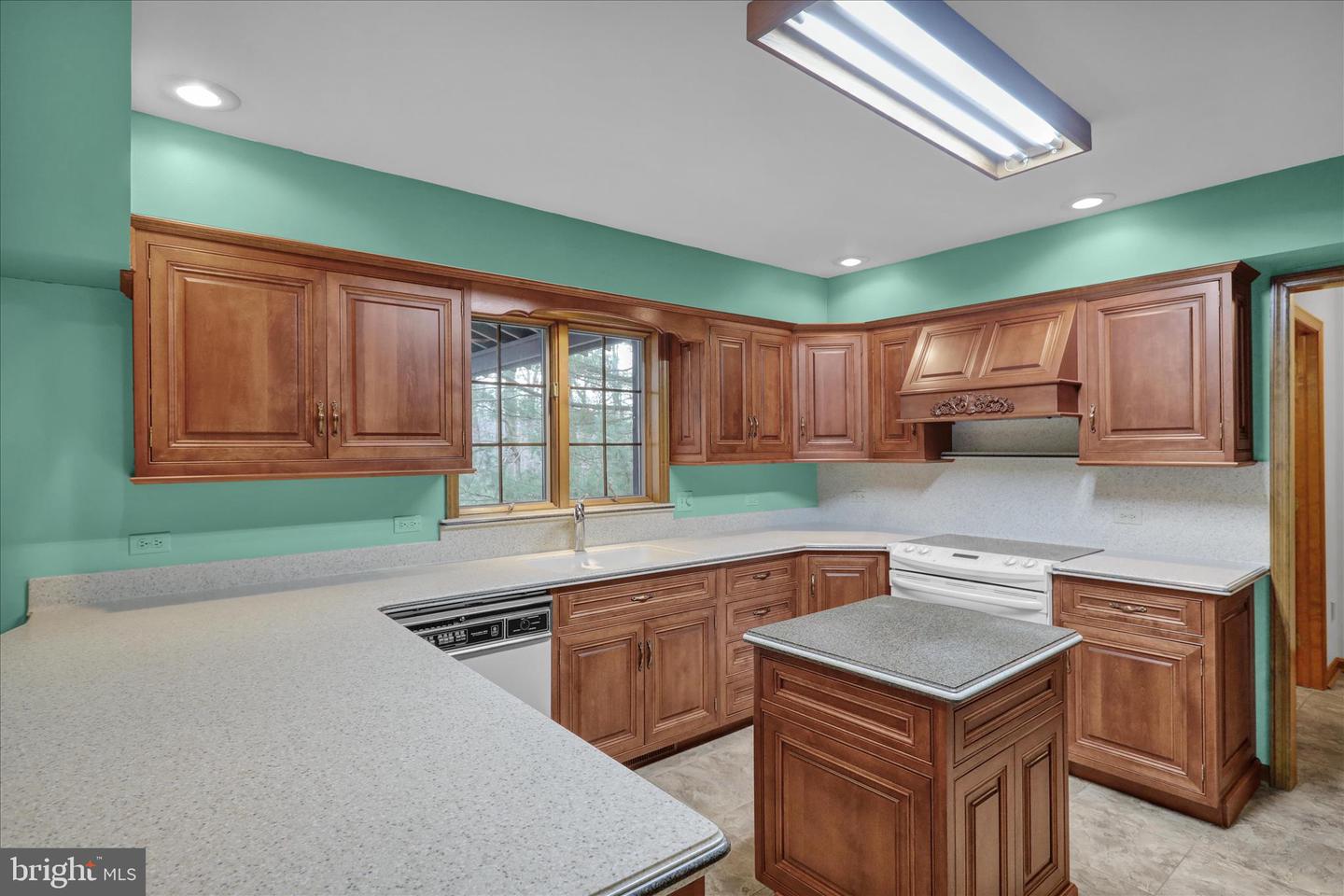 Lebanon, Pennsylvania, 17042, United States, 4 Bedrooms Bedrooms, ,3 BathroomsBathrooms,Residential,For Sale,1998150