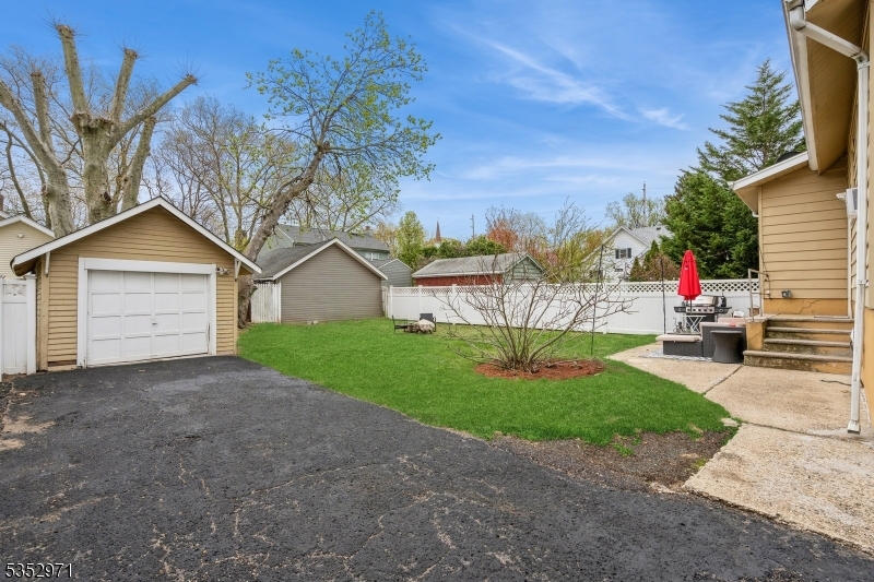 Ridgefield Boro, New Jersey, 07657, United States, 3 Bedrooms Bedrooms, ,2 BathroomsBathrooms,Residential,For Sale,1907428
